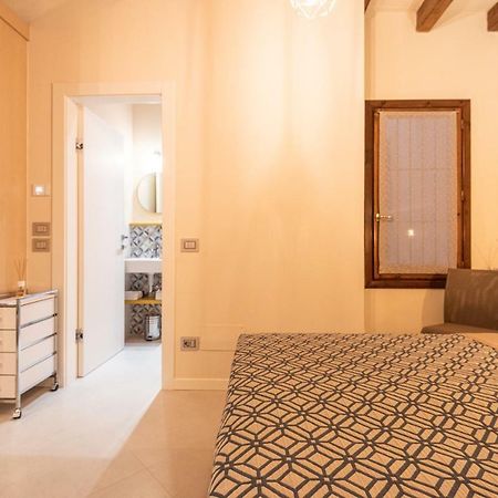 Dreamy Apartment Tre Corone Old Town Cir 017067-Cni-00565 Desenzano del Garda Kültér fotó