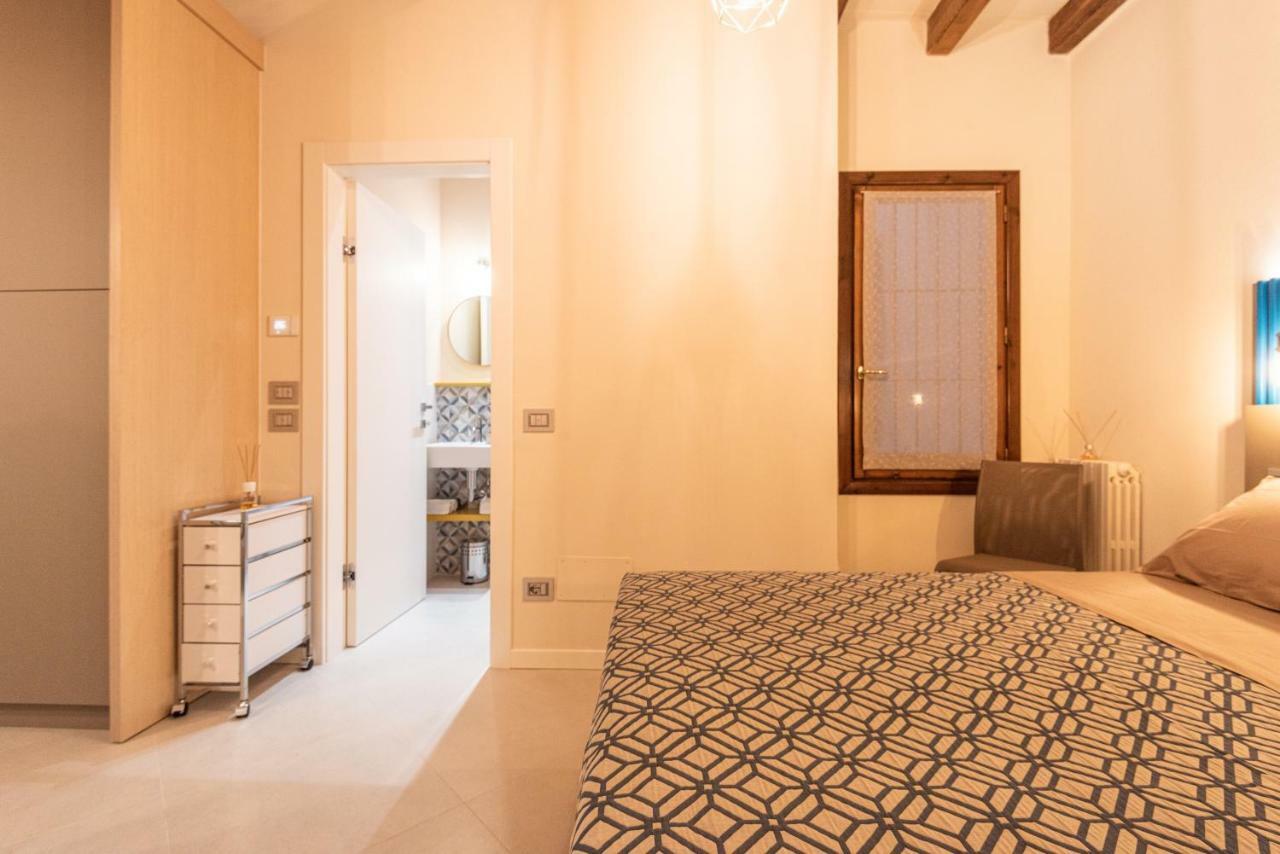 Dreamy Apartment Tre Corone Old Town Cir 017067-Cni-00565 Desenzano del Garda Kültér fotó